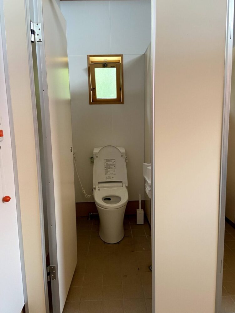 陣馬形山キャンプ場　トイレ個室